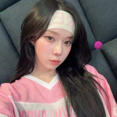 dacrescentmoon's profile picture. minhyun, beomgyu, karina and winter area