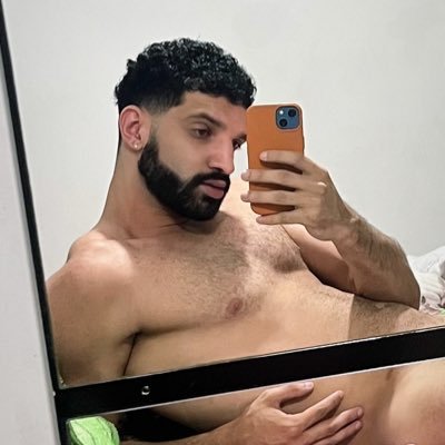 Goiano com descendência árabe, 25 anos e 20 cm de rola pra você. Vem?