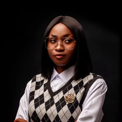 Print || Packaging Designer
•I craft bespoke visuals that bring your brand to life, and connect with your audience in a meaningful way
•Visual Maestro