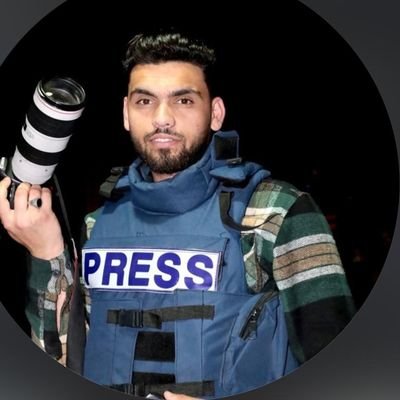 صحافي فلسطيني من مدينة رفح جنوب قطاع غزة...
A Palestinian journalist from the city of Rafah in the southern Gaza Strip...
