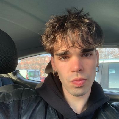 hago musika pero aqui simplemente hago lo q me da la gana