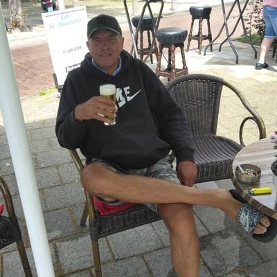 Rob .komt uit Castricum woont in Haarlem.
voetbal club AZ Alkmaar , QPR vitesse, 22 , A. Aachen.
politieke voorkeur ,Rechts
Amerika : Republikeinen