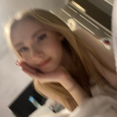 sylvielle1's profile picture. she/her