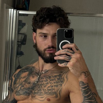 gusttarodrigues's profile picture. Too hot to stay here 🔥 👇🏻