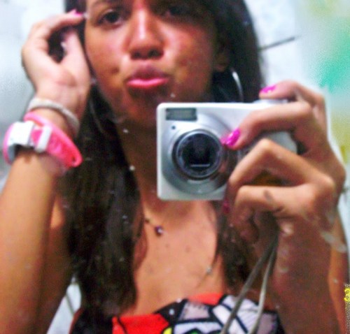 ' , lalinha da @luhcoostah , mãe dá @ingrid_raquel , filha do @rodrigoavata . Flamenguistta & muiito feliiz :D DEUS s2