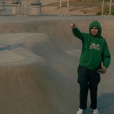 theskreetts's profile picture. 𝘣𝘦𝘦𝘳