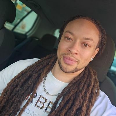 Servicestory97's profile picture. VÊTEMENTS ● PARFUMS ● SNEAKERS✨️           Snapchat: Service_story / Insta : Service__Story