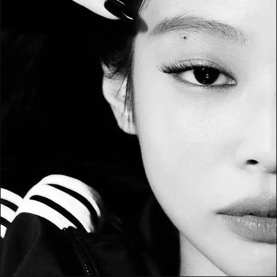 jenniegongju's profile picture. 