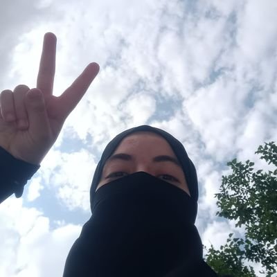 HAFIZLIĞINI bitirmeye çalışmaya çalışan bir garip