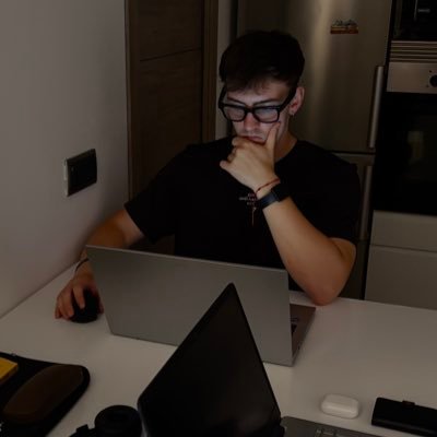 eloymendeezz's profile picture. Amante de los negocios y la creación de contenido.
Trabajo, esfuerzo, ahorro e inversión.