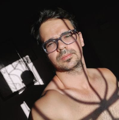 - Cinéfilo 🎬 - Gamer 🎮 - Geek 🤓
Uma metamorfose ambulante!