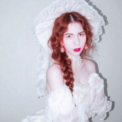 Sun 🌞 Virgo / Libra cusp
Moon 🌙 Taurus / Gemini
Personality type : Isfj
Hobbies : singing , dancing, music, tarot , learning new languages 🩶