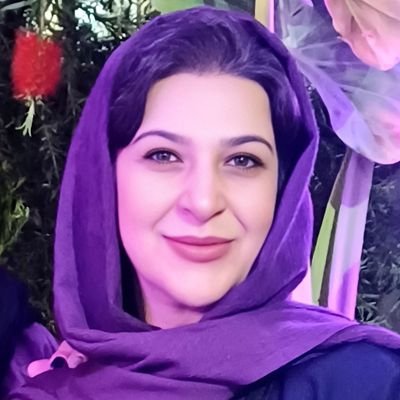 شاید یکروز/که فراموشم کردهای/همچون یک غریبه برسی/به آخرین ایستگاهی که رهایم کردی/آنگاه مرا/زخمی و گریان ببینی/و دوباره عاشقم بشوی!
...
