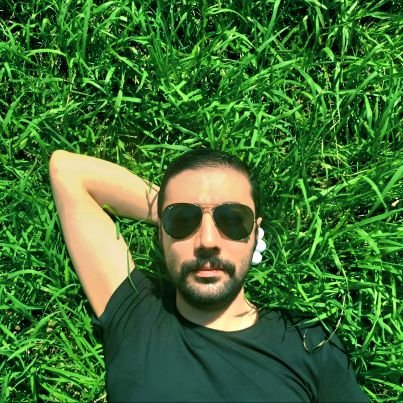 LAW / twin
مسحور اندیشه، آوارهی خیال و خاطرات، ساکن لحظههایی که میان بودن و نبودن میرقصند.. در تنهاییام مرگ را مرور میکنم، نه برای ترس، که برای کشف...