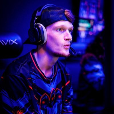 | 24 | COD Player for @OutB_Gaming ❤️💙 | CC for @CORE3GG | T5/T6 @ KC LAN | @DrinkPOGGERS @GoBlacklyte code “DALLY”| #BrickByBrick #100T #AttackFromAbove