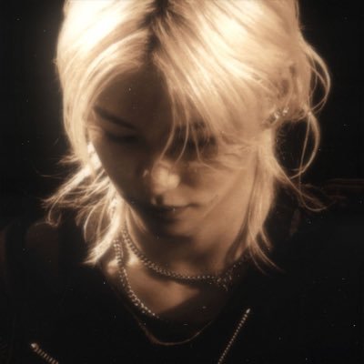 vibeswithskz's profile picture. ᴏᴛ8♡ ᶜʰᵃⁿˡᶦˣ ♡ 𝟣𝟫 🌙 ᴀʀᴛ/ᴡʀɪᴛɪɴɢ ʟᴏᴠᴇʀ