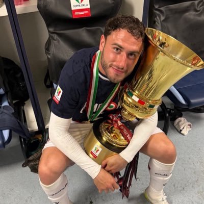 useriosi's profile picture. Cresciuto al mare. (Motor)Sport e varie.