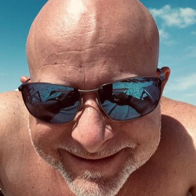 Futures Trader. Professional dad bod model. Financial crime investigations. Living life at sea. UFC. Go Canes!