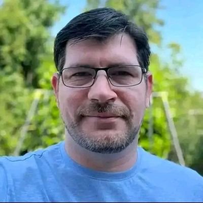 Staunch Supporter of President Donald Trump!! (NOT AFFILIATED WITH PRESIDENT TRUMP) I Follow Back Every Single Patriot!!