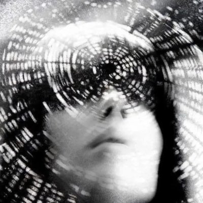 innecesaurio's profile picture. un paso para adelante, un salto para atrás