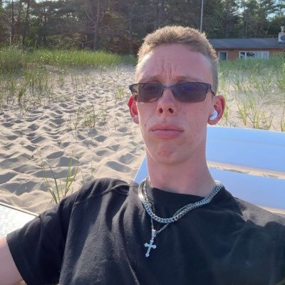 raynelson1045's profile picture. 