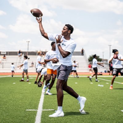 ( 6’2, 180 pounds, 4.45 40) CO/27 “DUAL THREAT” “LEGENDARY 💫” @football_brook 📲409-673-5508