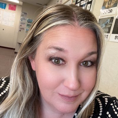 🇺🇸 Marine MoM, ⚓️ Navy Veteran Wife, 👩🏼🏫Middle School Teacher, 🎸Music Lover, ✈️Travel Junkie, Michigander ➡️ Southern Californian