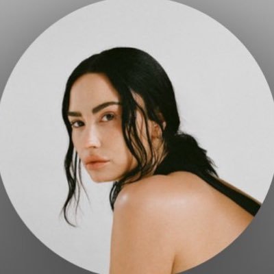 luizxxC's profile picture. @ddlovato // @billieeilish
