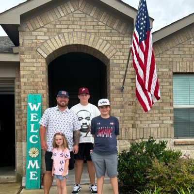 Coach @ Cleburne HS OLB| Husband | Father of 3 | Texas A&M SPMT ‘24
