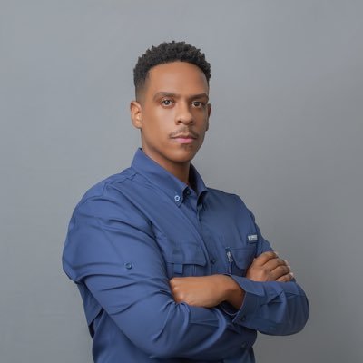 Un chico del este. Militante política y social. Servidor público. Amante de las puestas de sol.