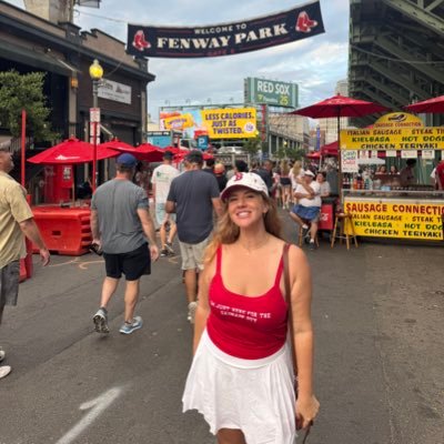 East Providence’s prodigal daughter • Tom Brady apologist • karaoke & lobster roll enthusiast • @BostonCollege 🦅