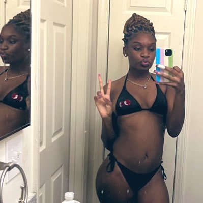 reallyrayonce's profile picture. NOLA GIRL⚜️ ✈️ ATL