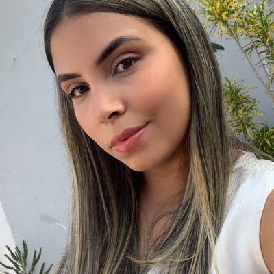 Beatriz 🤍 | e que me lancem as pedras, Iemanjá faz areia para não machucar. | 🌊🐚⚔️🛡️