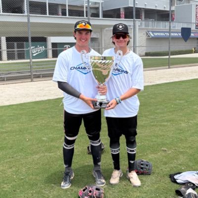 @reds_canada ⚜️ 26/27 grad / MID INF / 5,9 160lbs / 3.44 gpa phone: 438-377-4343