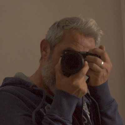 . Artist
. Interested in AI Generative Art