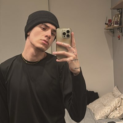 Content Strategist 🤓 | Specialized in short-form content for Fortnite maps ⛏️
Code