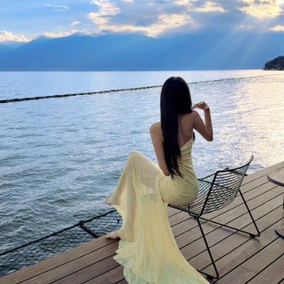 WithLydia_'s profile picture. Travel·Yoga·Food·Life Artist