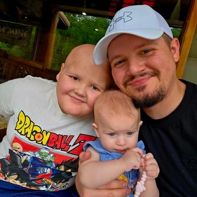 just a lost and broken man trying to do right. He died for me so I’ll live for Him. ✝️|
Dad to 2 beautiful kids🙎🏽♂️🙎🏼♀️
Dad of a Warrior Team Greyson 🎗