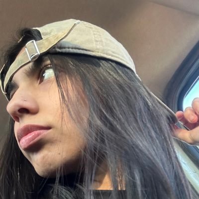 zoenievass's profile picture. paradoja