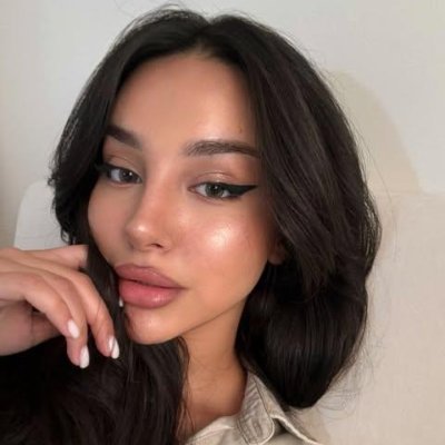 biogrounro53551's profile picture. Fashion designer and business owner, creating trendy and stylish pieces for the modern woman. #Fashion #Design🌹🏵️