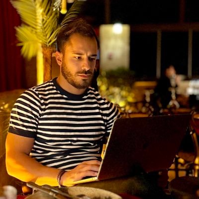 burakesen80's profile picture. körler çarşısında ayna sattım, derdimi yine de anlatamadım