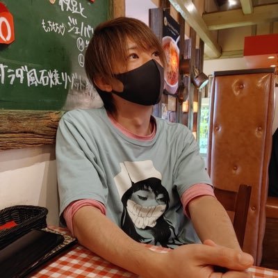 インフルエンサーとして活動してます この国は転換期がきてると実感しています 世界をリードしていけると思います