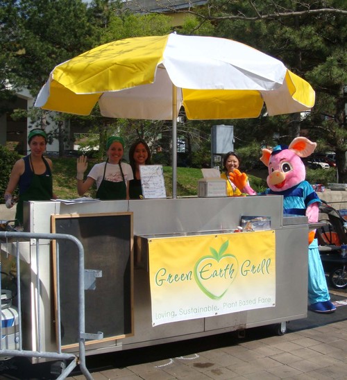 Green Earth Grill is a vegan street cart serving the Cincinnati and Dayton, Ohio areas.