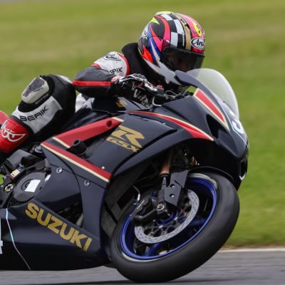 北海道 GSX-R1000 K7 Panigale V2 十勝スピードウェイ レース参戦 MFJ トランポ TOYOTA ハイラックス GUN125 ローダウン イイネでフォローします