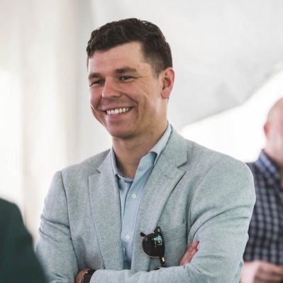 Dad. Corporate & M&A lawyer pursuing an MBA. Passionate about entrepreneurship, sports, food and music. FR/EN