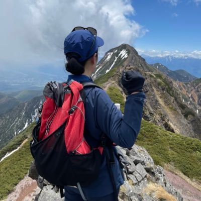 2016年から山を本格的に登り始めました 基本は旦那さんと2人で時々山友と登ります 雪山も大好き🏔️アイスクライミングも5年前から少し始めました