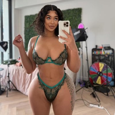 your mistres dm me if your down for fun im kinda hottie 🥵🥵baddie and can always keep your company