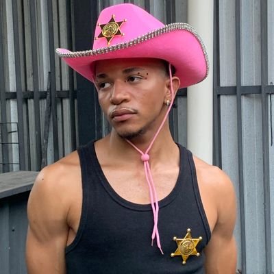 artista, sambista e arquiteto.
aqui sempre vai ter escola de samba, Beyoncé e bobiça