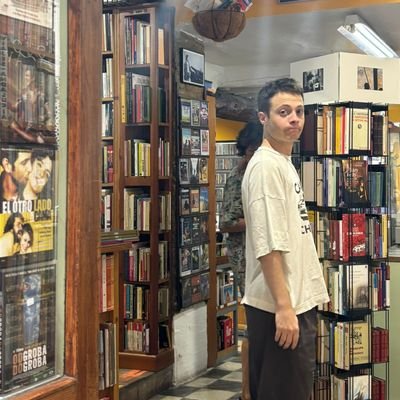 «Cuando Fortuna haga girar su rueda hacia abajo,
ve al cine y disfruta más de la vida».
