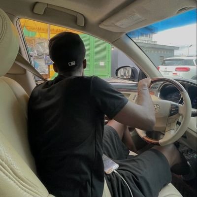 Chasing dreams 🩺,//
Doctor in the making 🤗🥰//
Loving is not my problem 🫀//Manchester United diehard 🏀
#FaithfulVibes😉